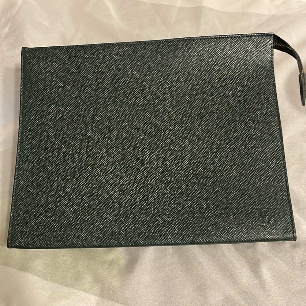 Louis Vuitton pouch in hunter green W/ COA